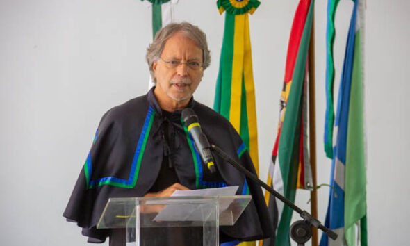 Mia Couto recebeu o título de honoris Causa no Brasil