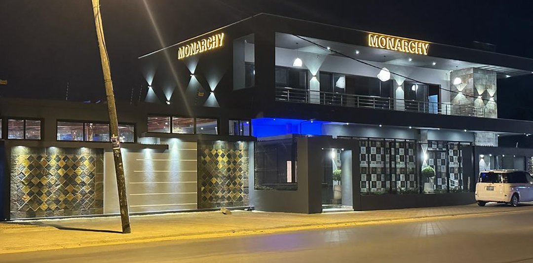 Monarch - O Restaurante e Bar que dá brilho aos Bairros de Intaka e Boquisso