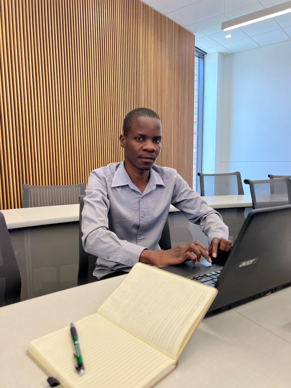 escritor moçambicano